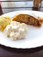 Apfelstrudel Mit Eis