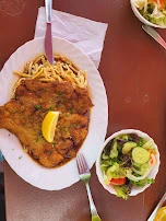 Schnitzel Wiener Art 220g Mit Pommes Und Salat